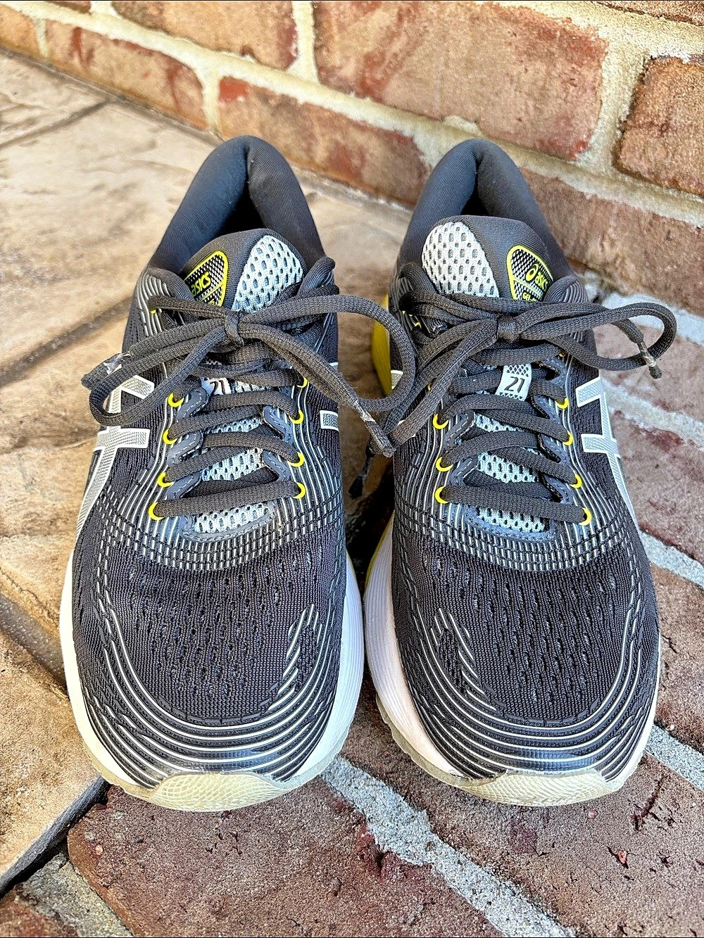 ASICS Gel-Nimbus 21 Black & Yellow US 9.5 Athletic Shoes